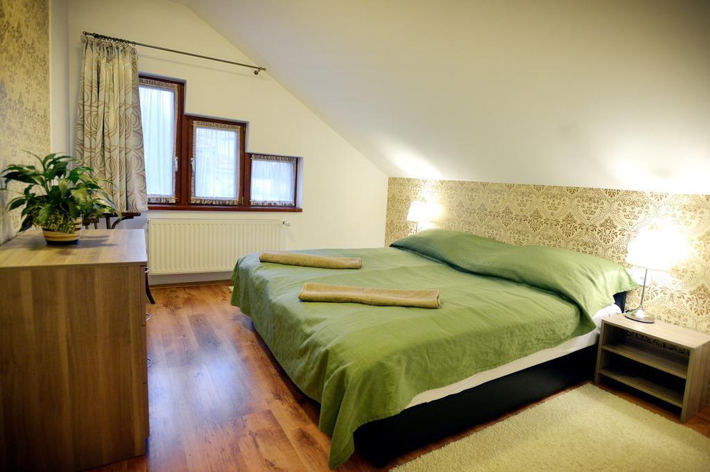 Corner Apartman Eger Habitación foto