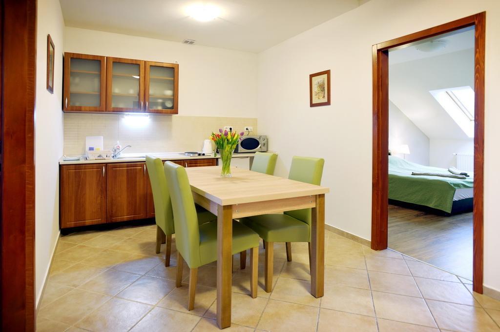 Corner Apartman Eger Habitación foto