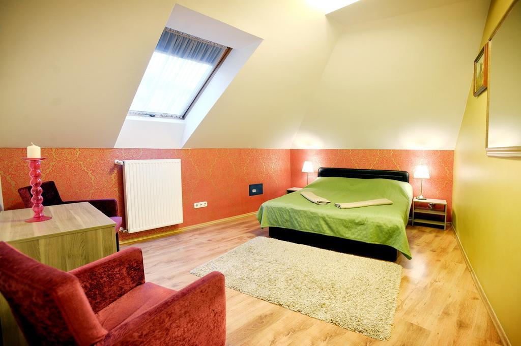 Corner Apartman Eger Habitación foto